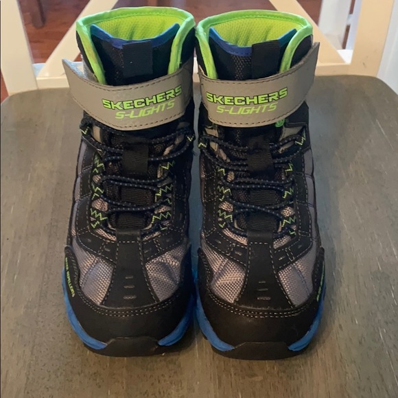 sketchers boys boots